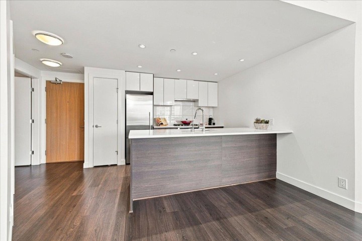 Photo 10 at 706 - 3557 Sawmill Crescent, South Marine, Vancouver East
