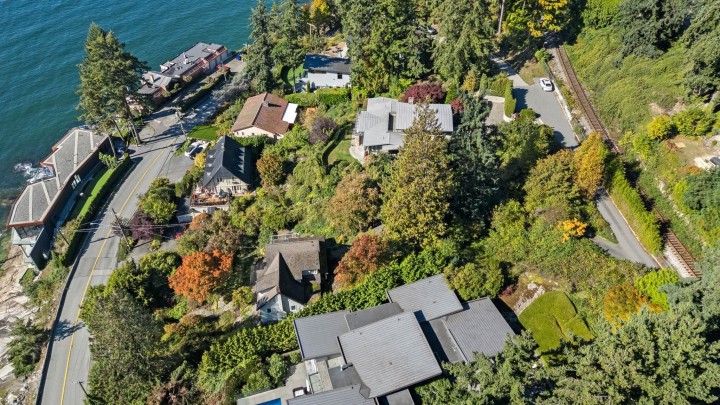 Photo 18 at 3721 Sunset Lane, West Bay, West Vancouver