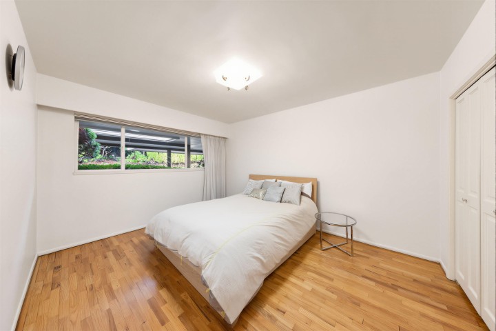 Photo 13 at 875 Eyremount Drive, British Properties, West Vancouver
