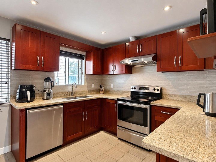 Photo 11 at 6175 Quebec Street, Main, Vancouver East