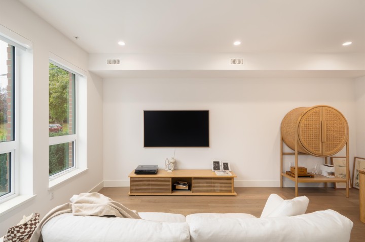 Photo 2 at 809 W 38th Avenue, Cambie, Vancouver West