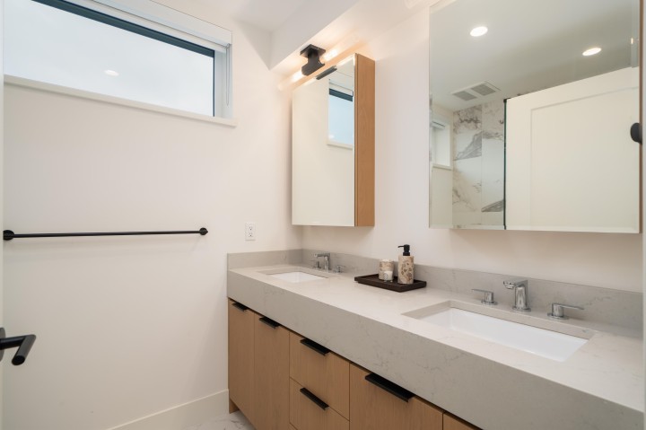Photo 13 at 809 W 38th Avenue, Cambie, Vancouver West