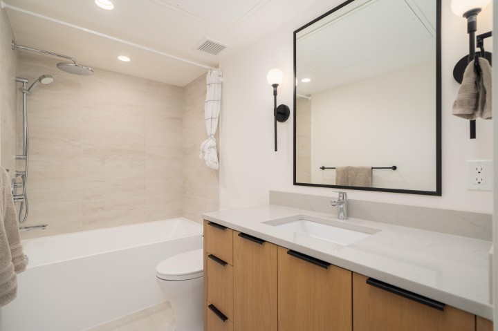 Photo 14 at 809 W 38th Avenue, Cambie, Vancouver West