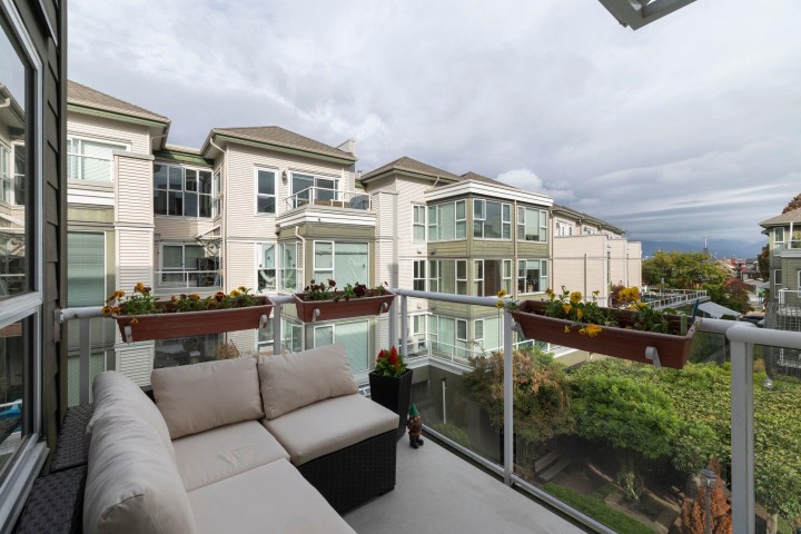 Photo 10 at 303 - 225 E 19th Avenue, Main, Vancouver East