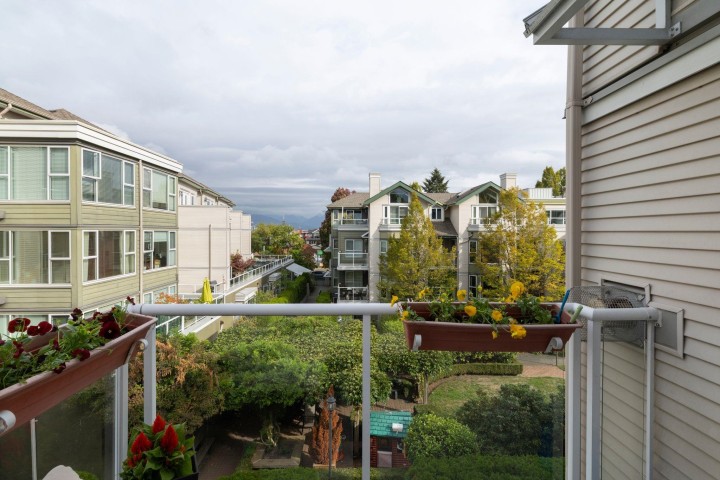 Photo 11 at 303 - 225 E 19th Avenue, Main, Vancouver East