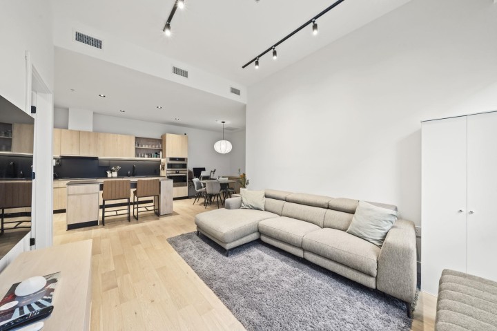 Photo 2 at 3958 Dumfries Street, Knight, Vancouver East