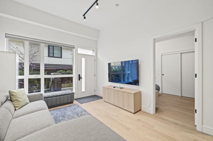 Photo 5 at 3958 Dumfries Street, Knight, Vancouver East