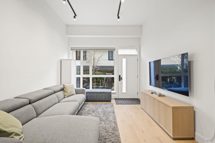 Photo 4 at 3958 Dumfries Street, Knight, Vancouver East