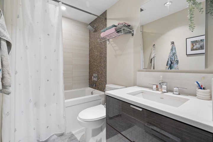 Photo 8 at 131 - 1777 W 7th Avenue, Fairview VW, Vancouver West