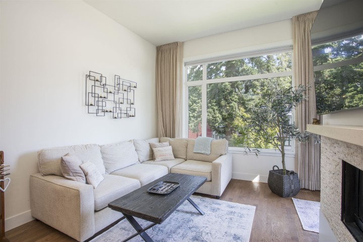 Photo 6 at 300 - 2432 Haywood Avenue, Dundarave, West Vancouver