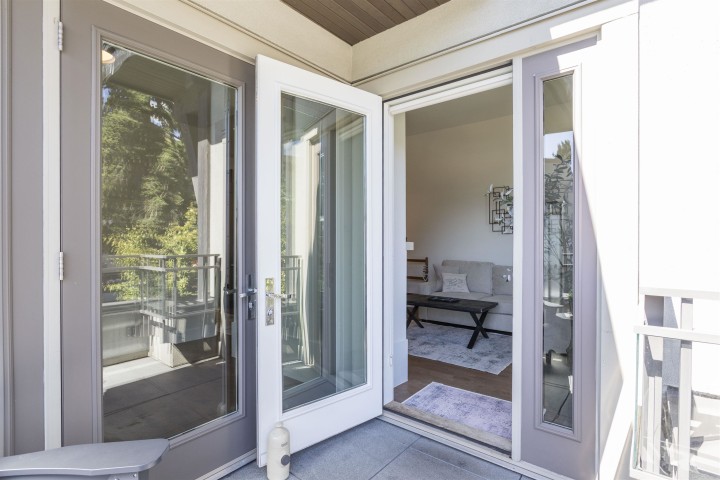 Photo 13 at 300 - 2432 Haywood Avenue, Dundarave, West Vancouver