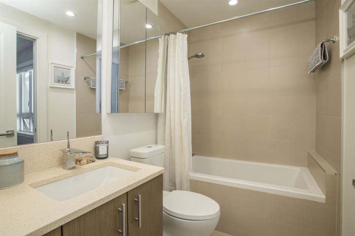 Photo 16 at 300 - 2432 Haywood Avenue, Dundarave, West Vancouver