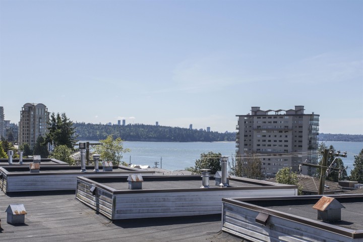 Photo 3 at 300 - 2432 Haywood Avenue, Dundarave, West Vancouver