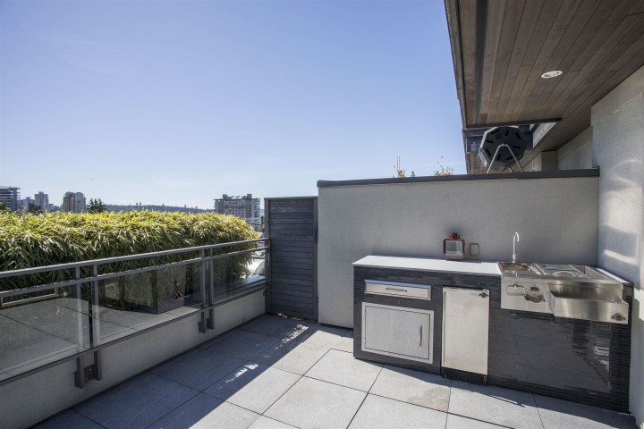 Photo 1 at 300 - 2432 Haywood Avenue, Dundarave, West Vancouver