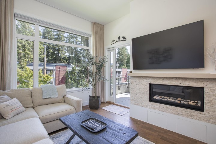 Photo 5 at 300 - 2432 Haywood Avenue, Dundarave, West Vancouver