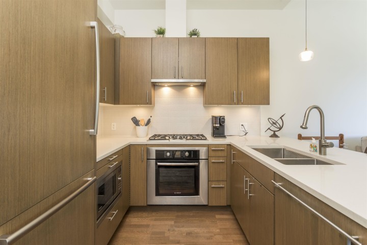 Photo 9 at 300 - 2432 Haywood Avenue, Dundarave, West Vancouver