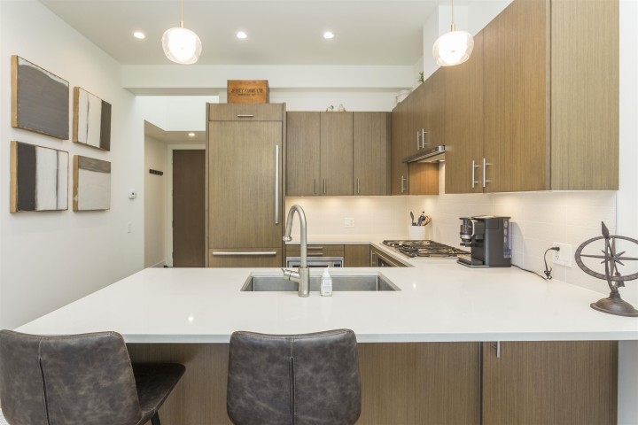 Photo 10 at 300 - 2432 Haywood Avenue, Dundarave, West Vancouver