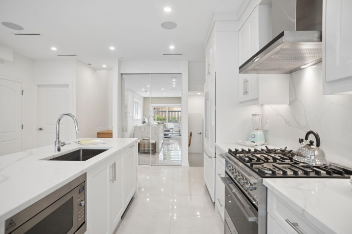 Photo 3 at 2523 W 8th Avenue, Kitsilano, Vancouver West