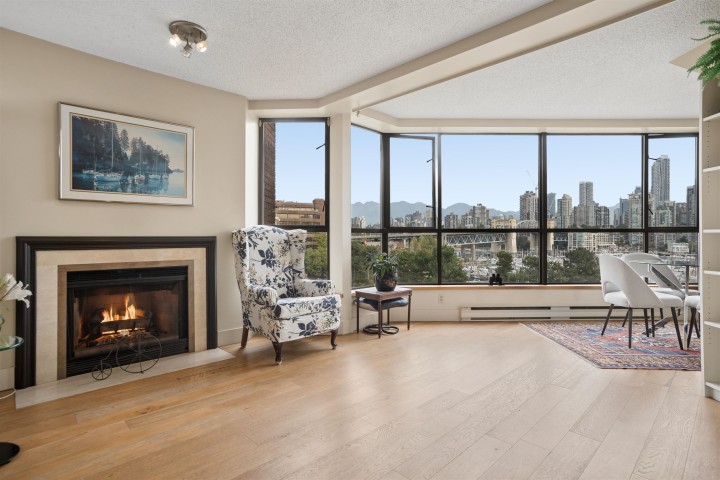 Photo 3 at 602 - 1490 Pennyfarthing Drive, False Creek, Vancouver West