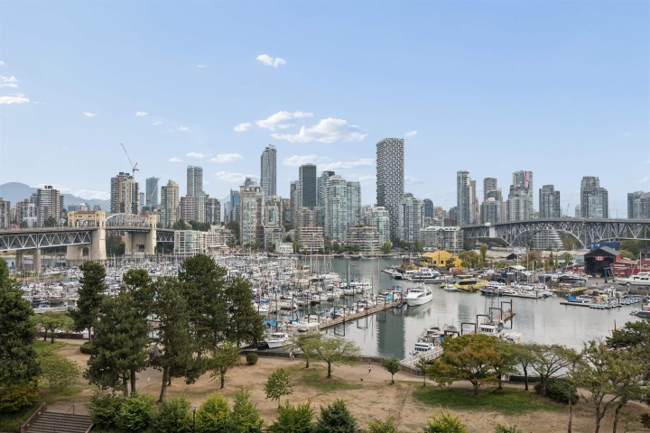 Photo 5 at 602 - 1490 Pennyfarthing Drive, False Creek, Vancouver West