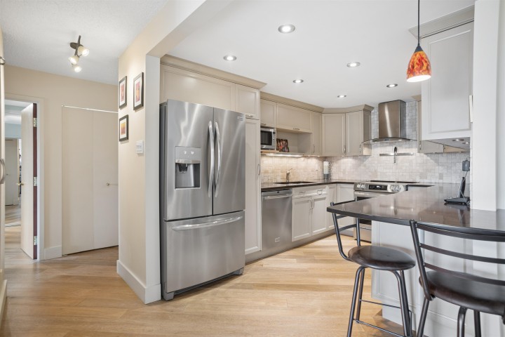 Photo 18 at 602 - 1490 Pennyfarthing Drive, False Creek, Vancouver West