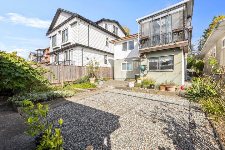 Photo 27 at 3350 E 8 Avenue, Renfrew VE, Vancouver East