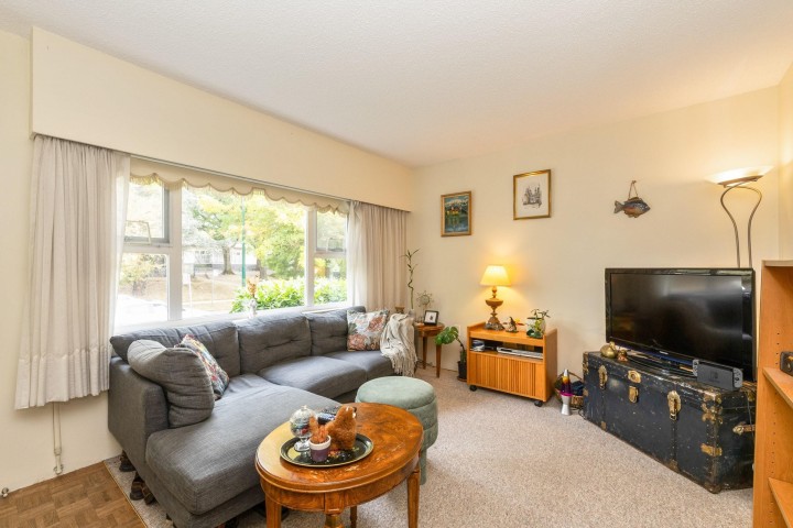 Photo 2 at 3350 E 8 Avenue, Renfrew VE, Vancouver East