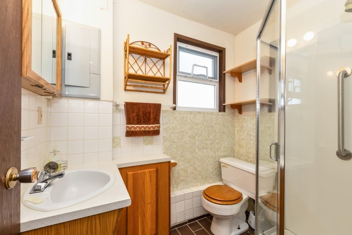 Photo 22 at 3350 E 8 Avenue, Renfrew VE, Vancouver East