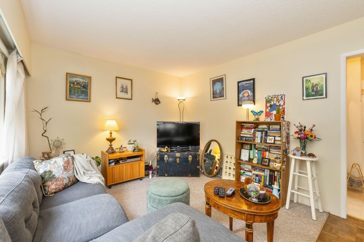 Photo 3 at 3350 E 8 Avenue, Renfrew VE, Vancouver East