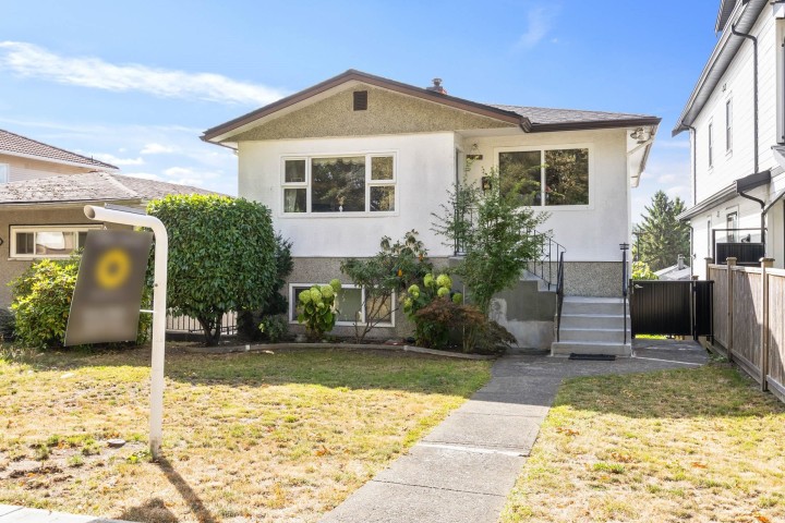 Photo 1 at 3350 E 8 Avenue, Renfrew VE, Vancouver East