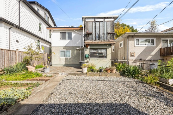 Photo 28 at 3350 E 8 Avenue, Renfrew VE, Vancouver East