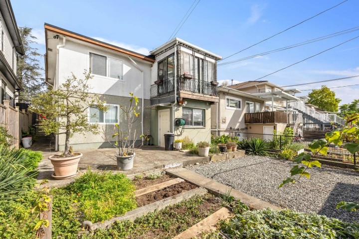 Photo 29 at 3350 E 8 Avenue, Renfrew VE, Vancouver East