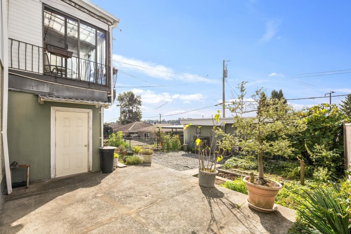 Photo 25 at 3350 E 8 Avenue, Renfrew VE, Vancouver East