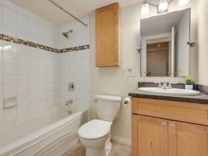 Photo 13 at 117 - 555 W 14th Avenue, Fairview VW, Vancouver West