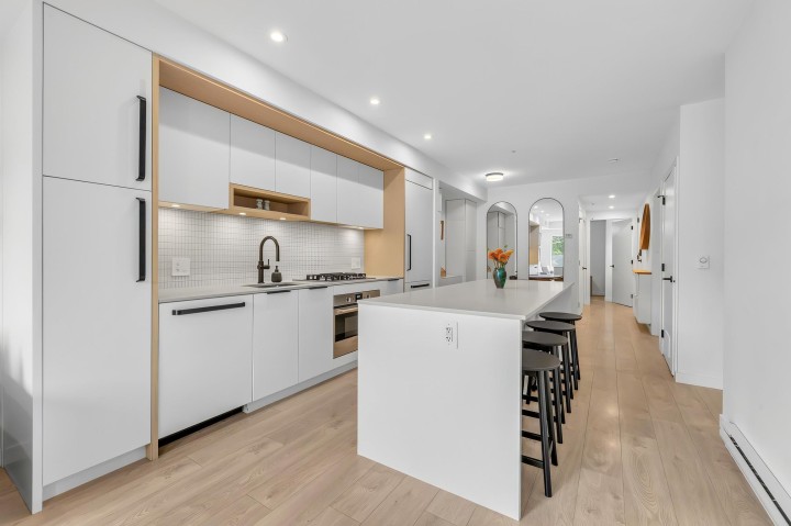 Photo 7 at 411 - 2520 Guelph Street, Mount Pleasant VE, Vancouver East