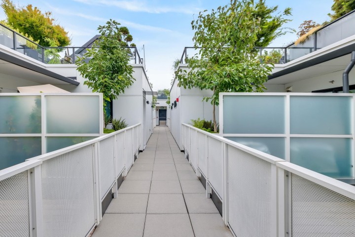 Photo 3 at 411 - 2520 Guelph Street, Mount Pleasant VE, Vancouver East
