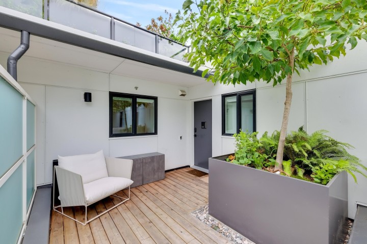 Photo 4 at 411 - 2520 Guelph Street, Mount Pleasant VE, Vancouver East