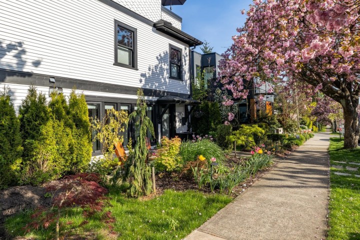 Photo 5 at 3918 Carolina Street, Fraser VE, Vancouver East