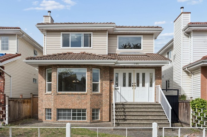 Photo 1 at 785 E 50th Avenue, South Vancouver, Vancouver East