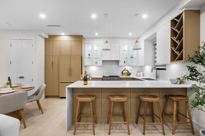 Photo 6 at 1 - 2211 Mannering Avenue, Victoria VE, Vancouver East