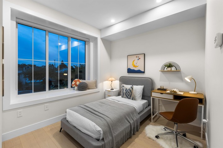 Photo 13 at 1 - 2211 Mannering Avenue, Victoria VE, Vancouver East