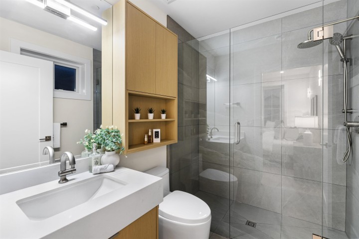 Photo 12 at 1 - 2211 Mannering Avenue, Victoria VE, Vancouver East