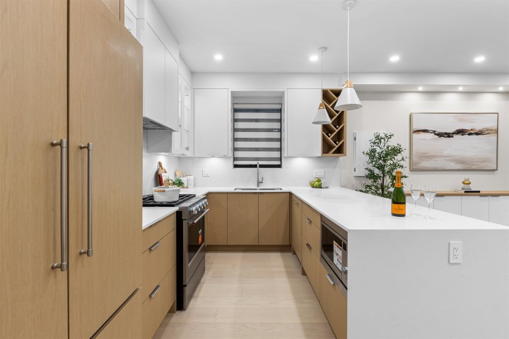 Photo 7 at 1 - 2211 Mannering Avenue, Victoria VE, Vancouver East