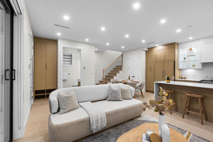 Photo 5 at 1 - 2211 Mannering Avenue, Victoria VE, Vancouver East