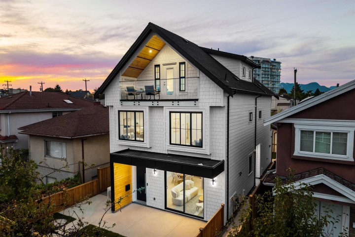 Photo 18 at 1 - 2211 Mannering Avenue, Victoria VE, Vancouver East
