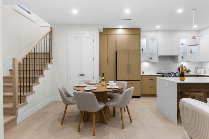 Photo 8 at 1 - 2211 Mannering Avenue, Victoria VE, Vancouver East