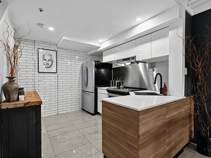 Photo 7 at 7 - 1355 W 4th Avenue, False Creek, Vancouver West