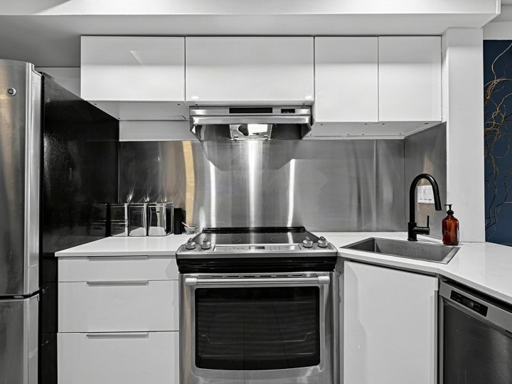 Photo 8 at 7 - 1355 W 4th Avenue, False Creek, Vancouver West