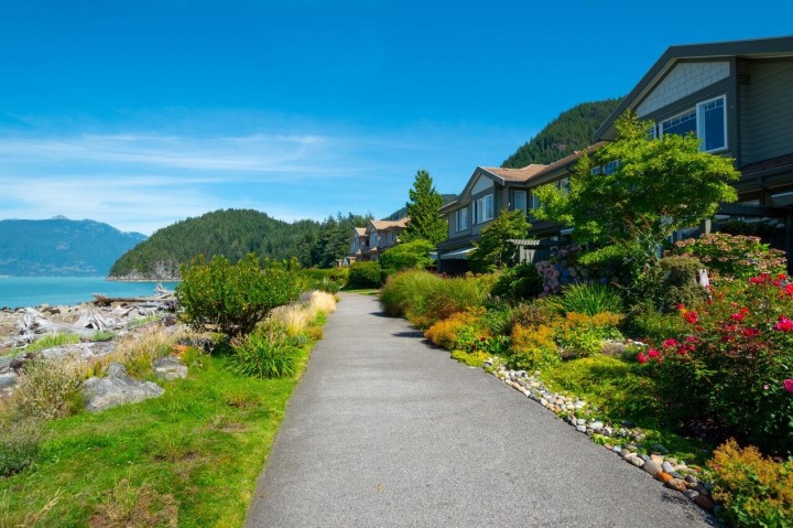 Photo 4 at 52 Beach Drive, Furry Creek, West Vancouver