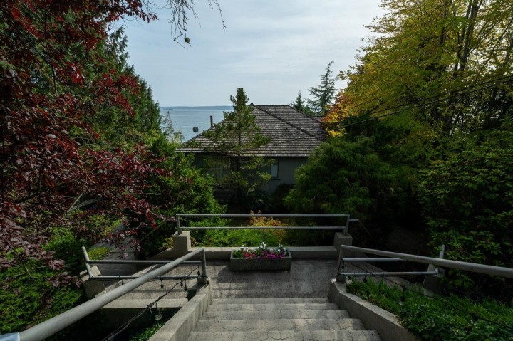 Photo 7 at 4052 Marine Drive, Sandy Cove, West Vancouver